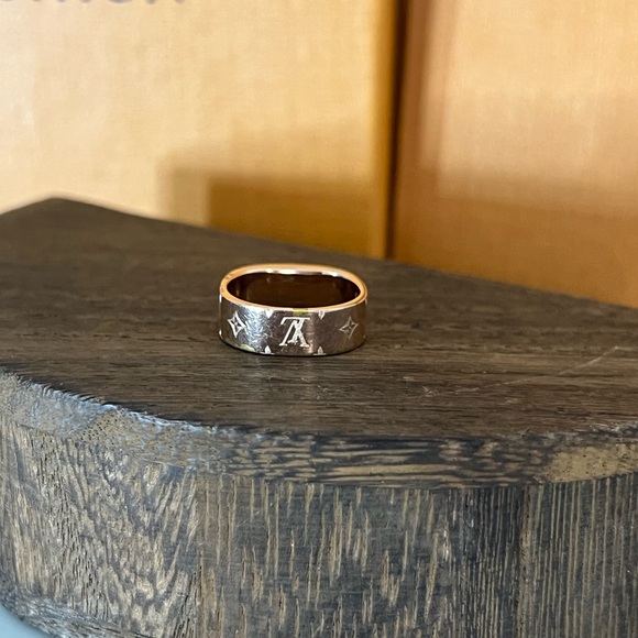 🔥🔥. Louis Vuitton Monogram ring size small - Picture 5 of 10
